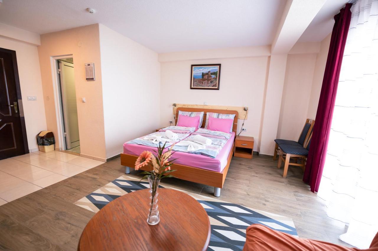 Hotel Holiday-M Ohrid Exterior foto